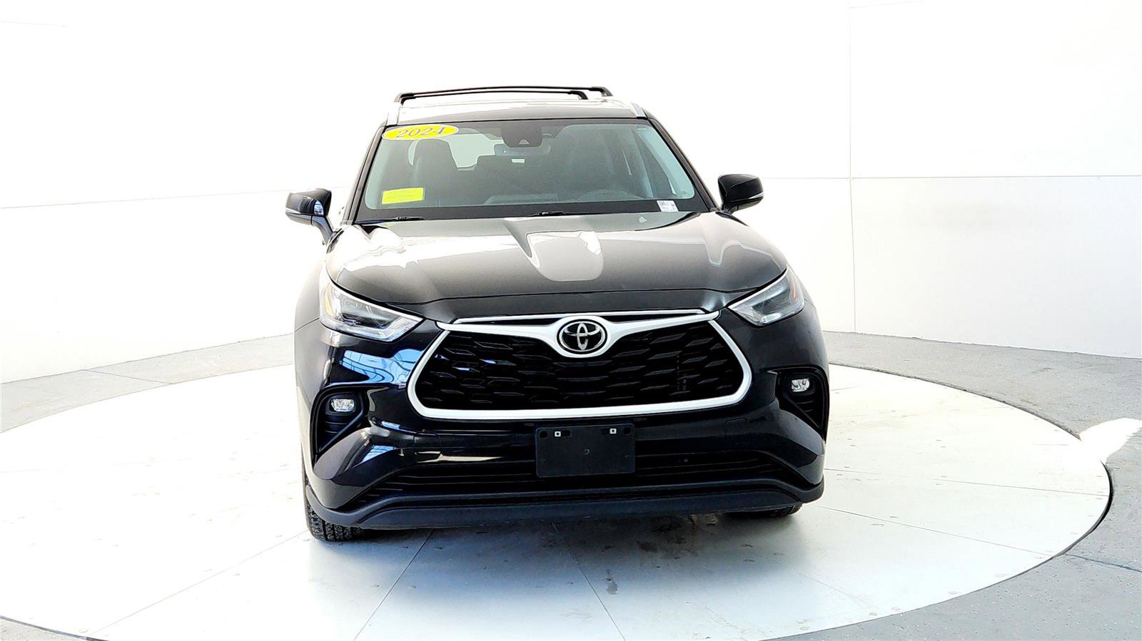 Certified 2024 Toyota Highlander XLE image 8