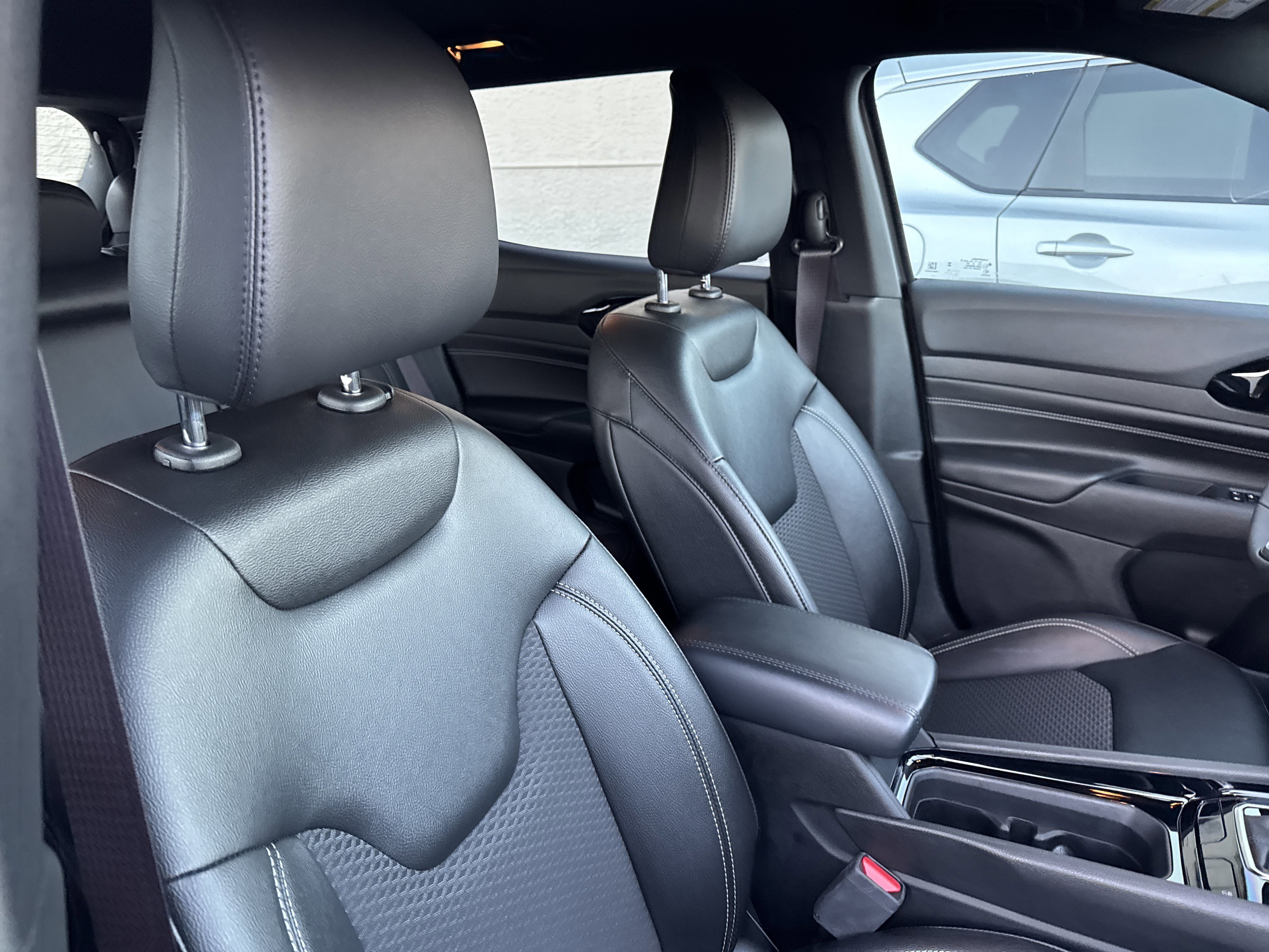 Used 2024 Jeep Compass Latitude w/ Convenience Group image 16