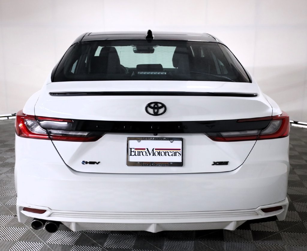 Used 2025 Toyota Camry XSE FWD image 5