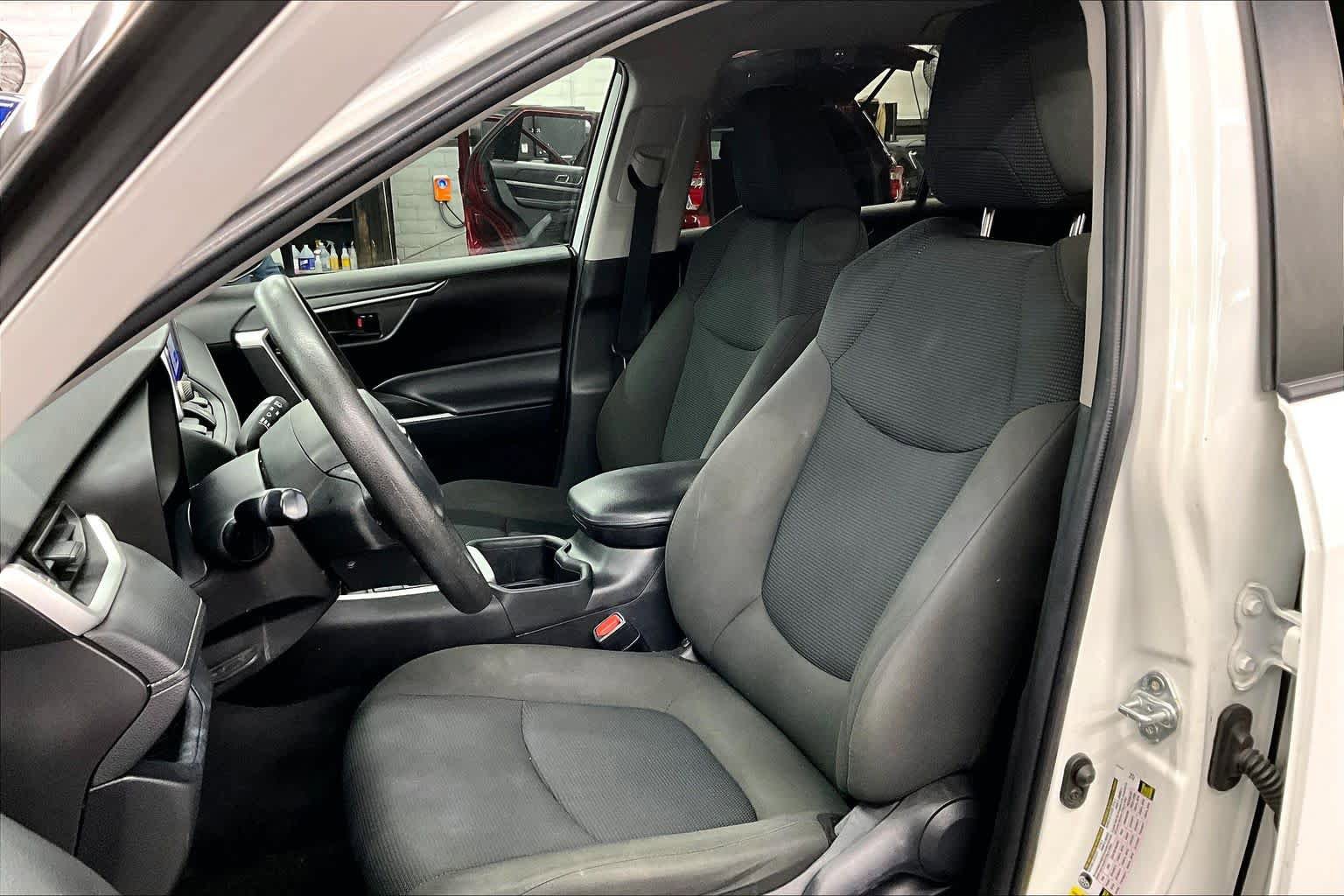 Used 2023 Toyota RAV4 LE AWD/4WD image 7
