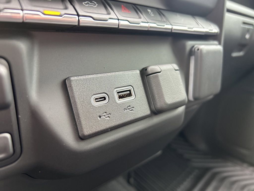 Used 2024 Chevrolet Silverado 2500 Custom w/ Custom Convenience Package image 33