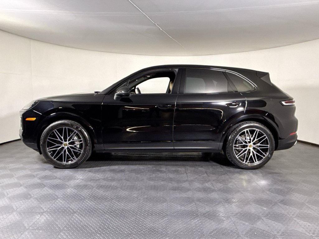 Certified 2024 Porsche Cayenne AWD/4WD image 2