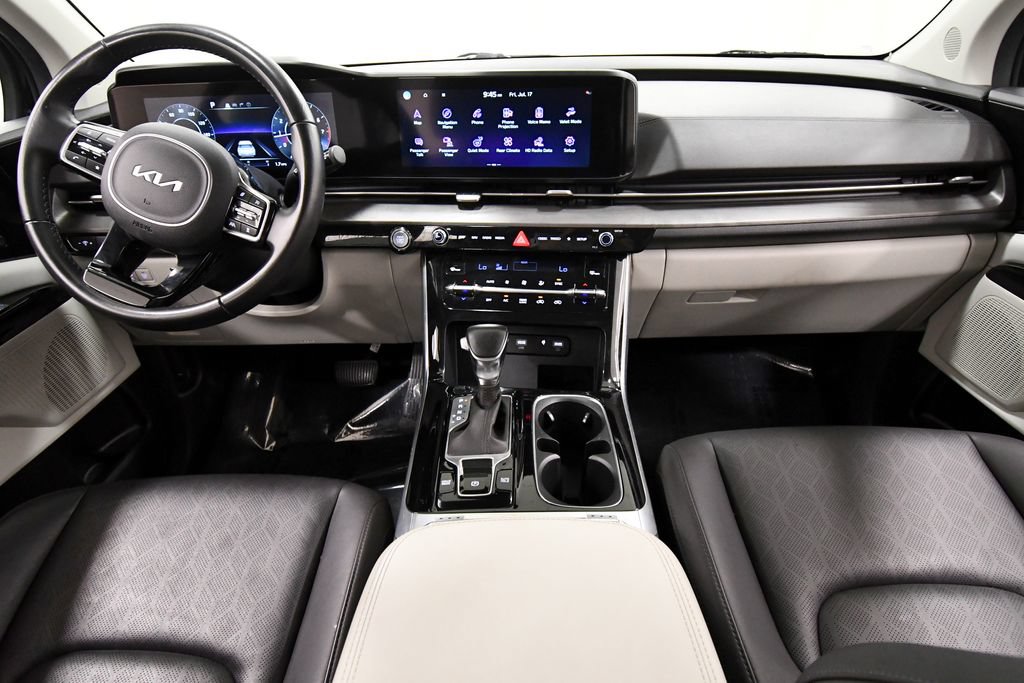 Certified 2023 Kia Carnival SX FWD image 3