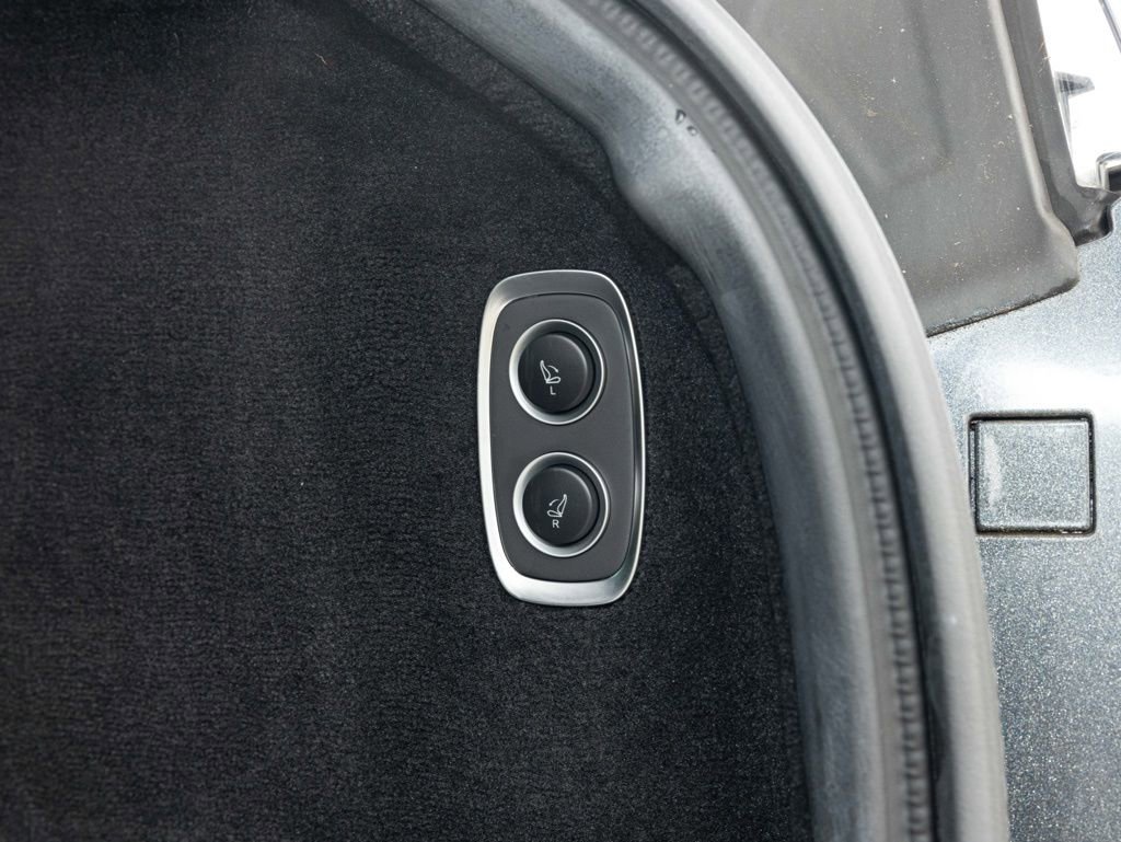 Used 2021 Aston Martin DBX image 44