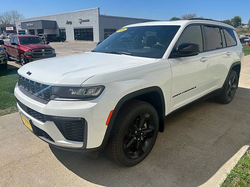New 2026 Jeep Grand Cherokee L Limited w/ Limited Altitude Package AWD/4WD image 19