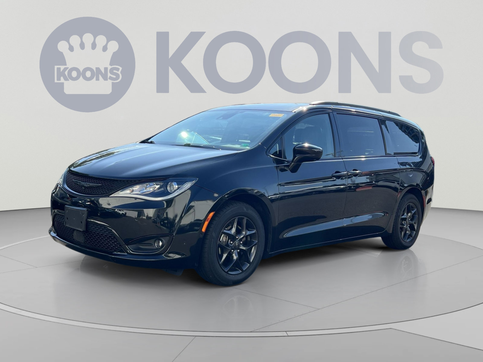Used 2020 Chrysler Pacifica Touring-L Plus FWD image 1