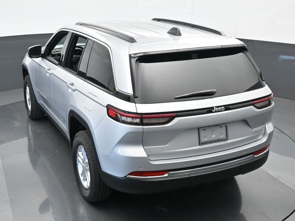 Used 2024 Jeep Grand Cherokee Laredo w/ Trailer Tow Package image 32