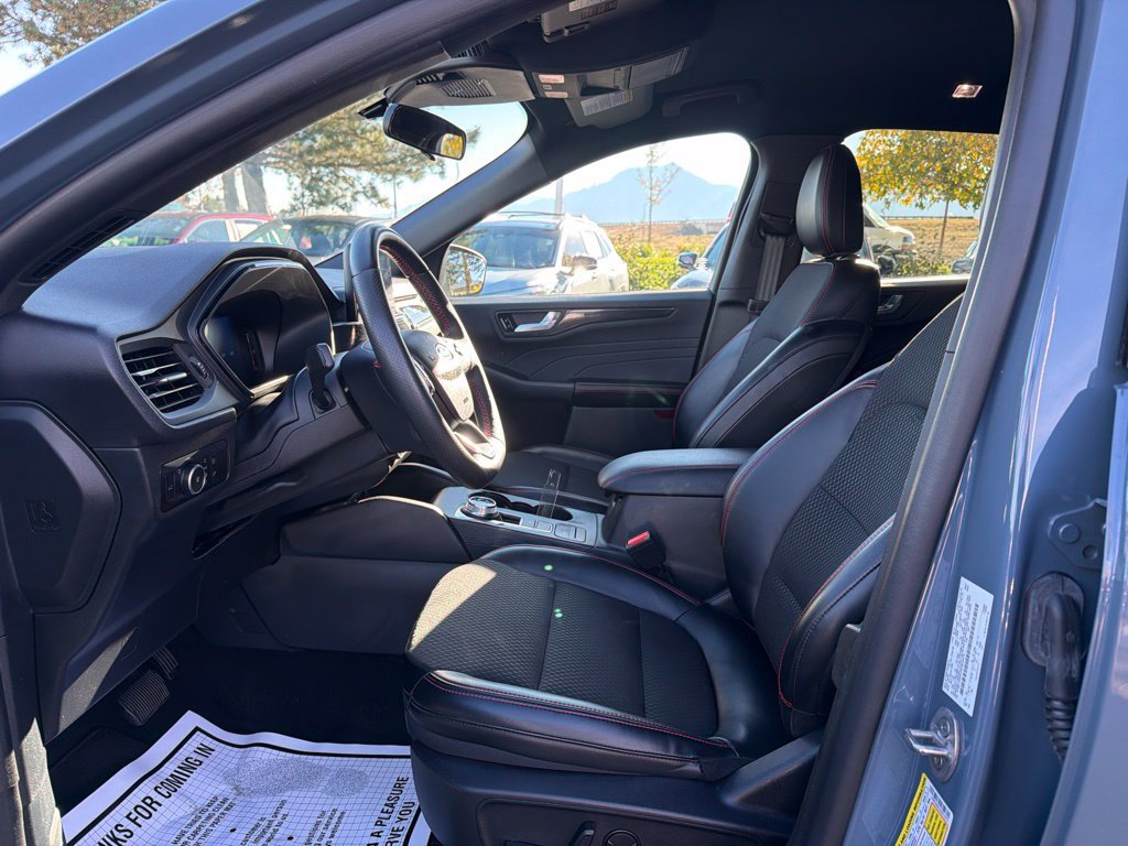 Used 2025 Ford Escape ST-Line Select AWD/4WD image 24