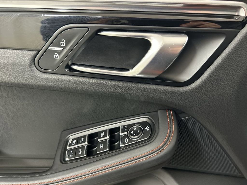 Certified 2023 Porsche Macan Turbo AWD/4WD image 11