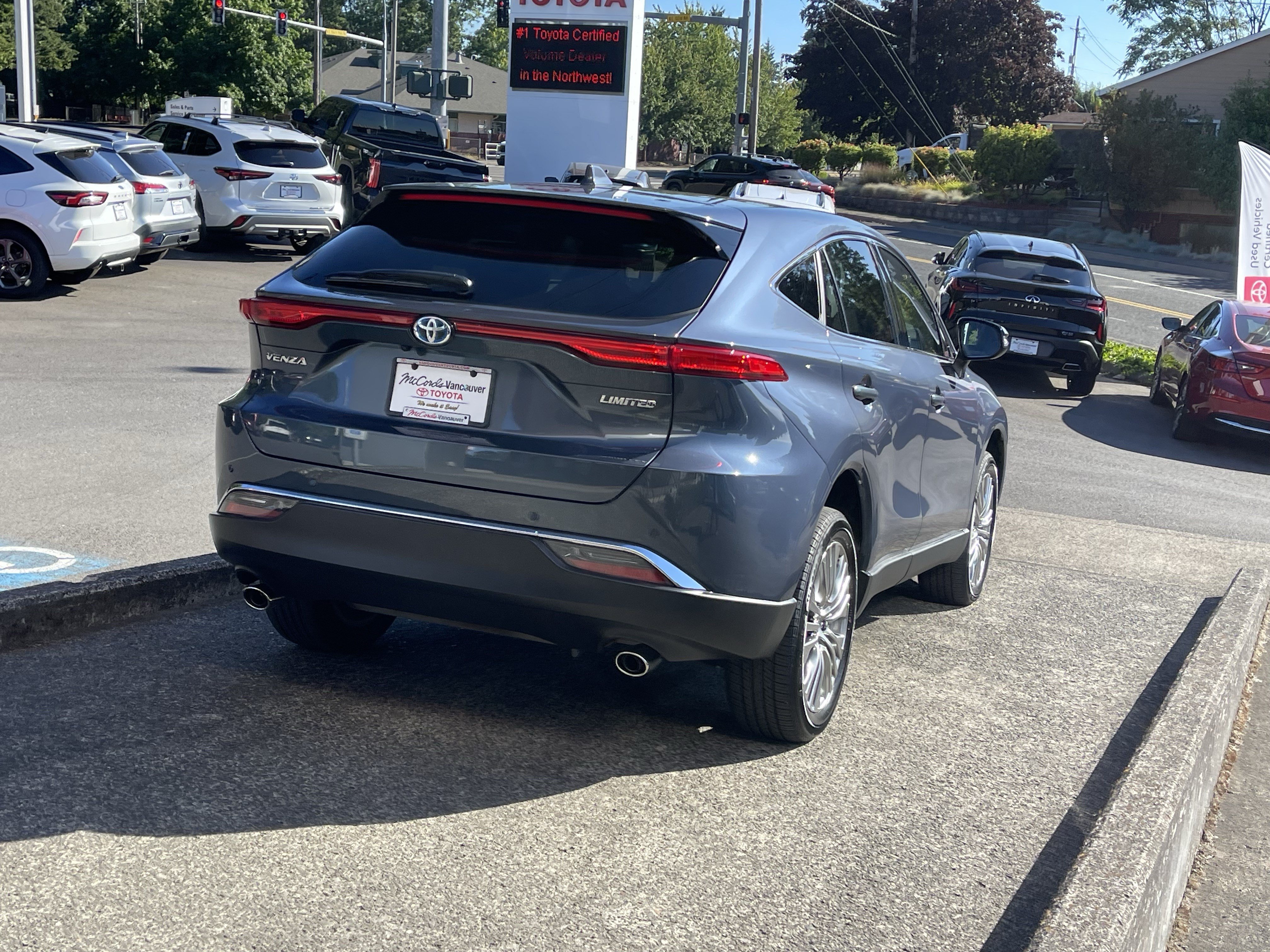 Certified 2024 Toyota Venza Limited AWD/4WD image 6