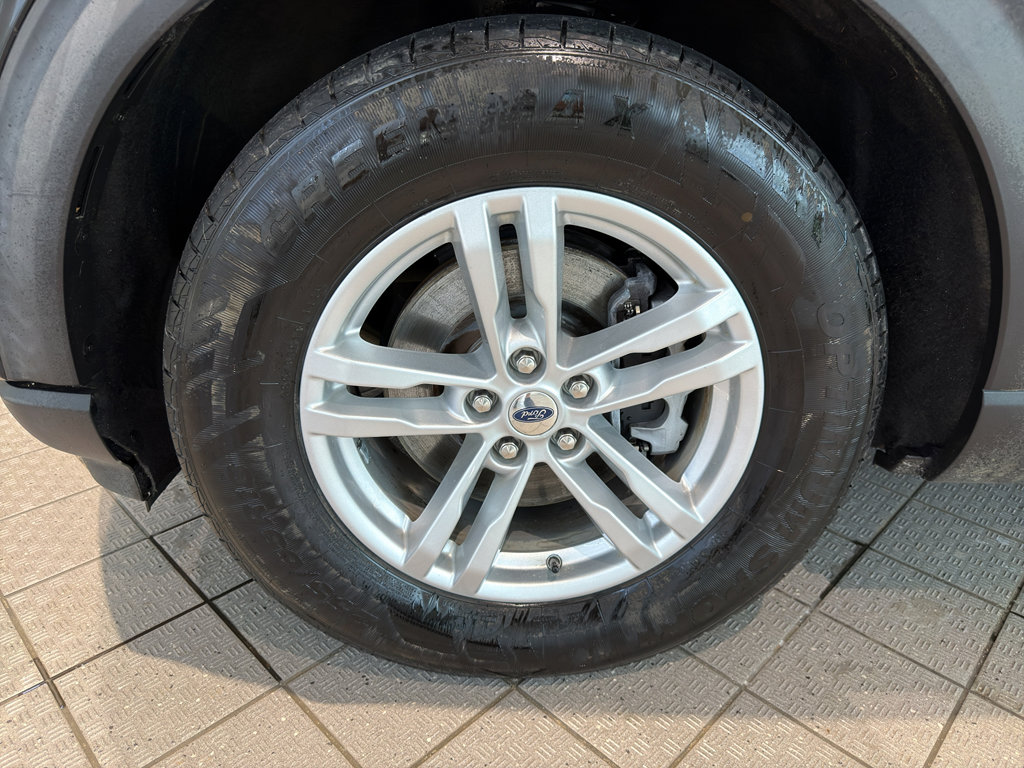 Used 2020 Ford Explorer XLT w/ Equipment Group 202A RWD image 9