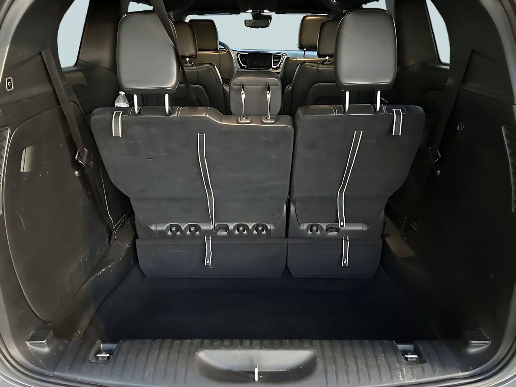 Used 2025 Chrysler Pacifica Select image 13