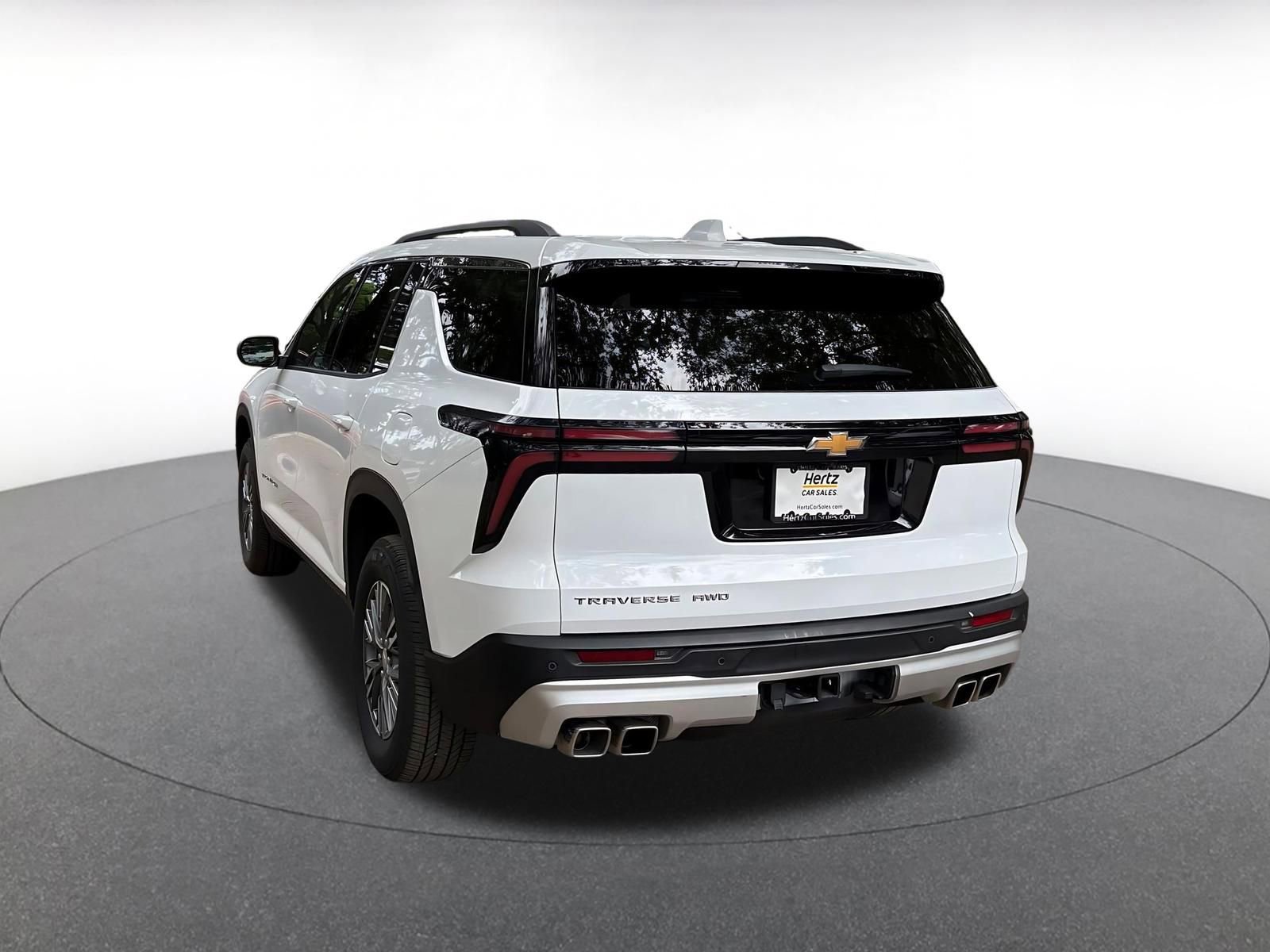 Used 2025 Chevrolet Traverse LT image 16