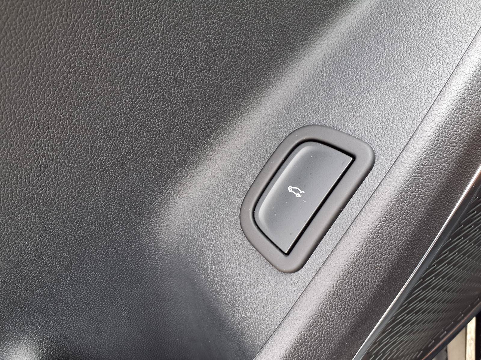 Used 2025 GMC Acadia Elevation w/ Elevation Premium Package FWD image 19