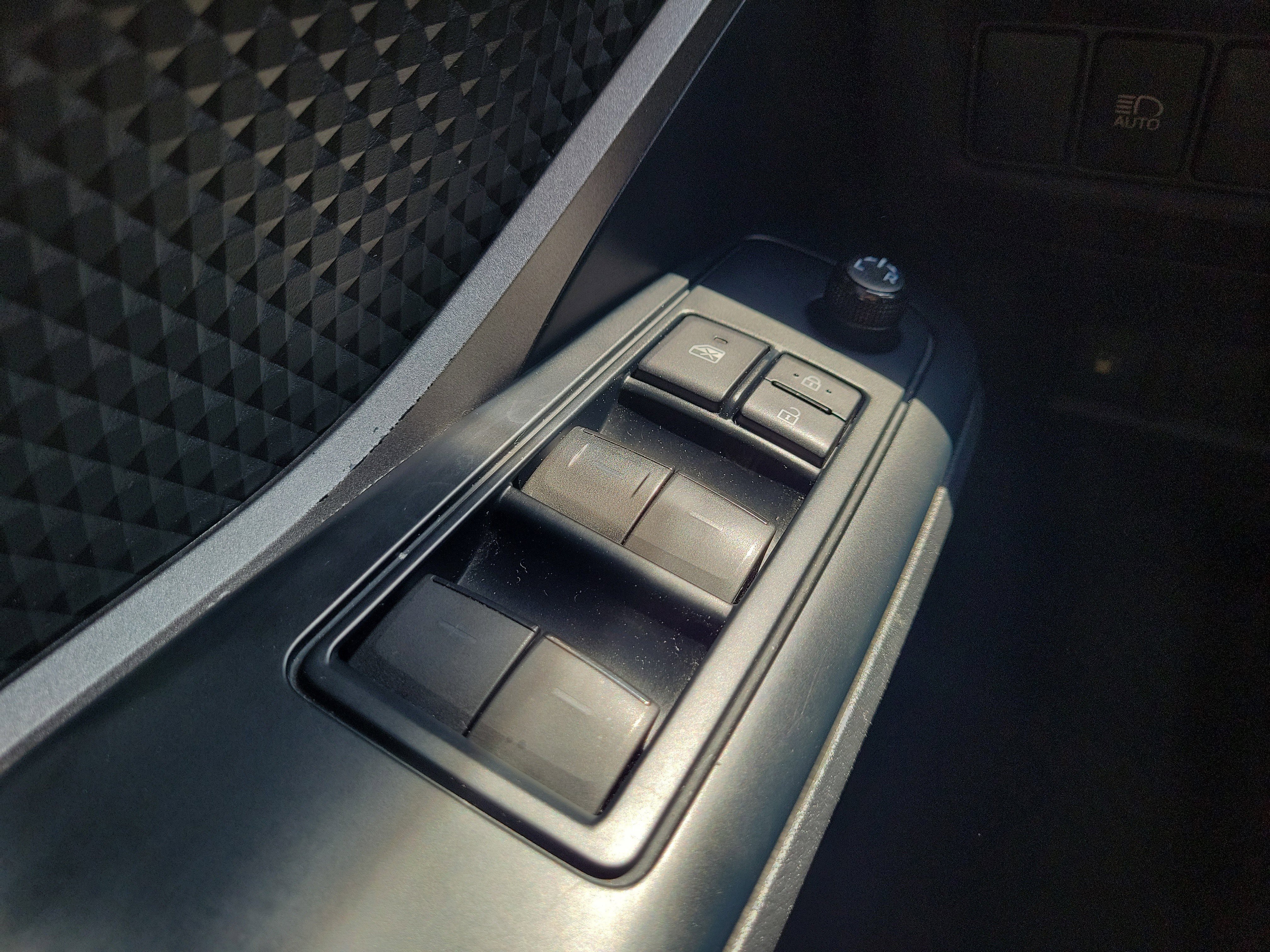 Used 2020 Toyota C-HR LE image 19