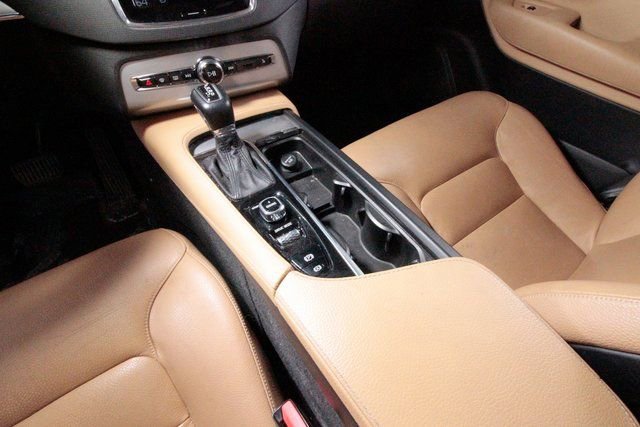 Used 2016 Volvo XC90 T6 Momentum image 11