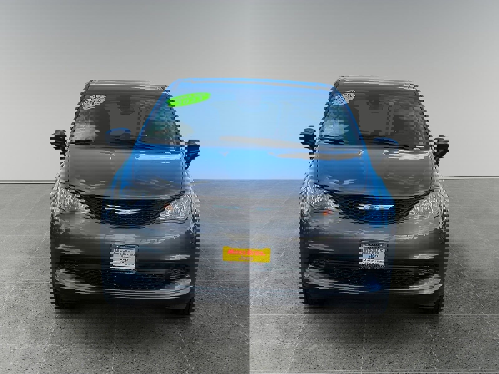 Used 2023 Chrysler Voyager LX image 8