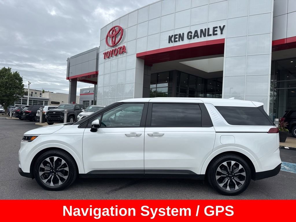 Used 2024 Kia Carnival EX FWD image 3