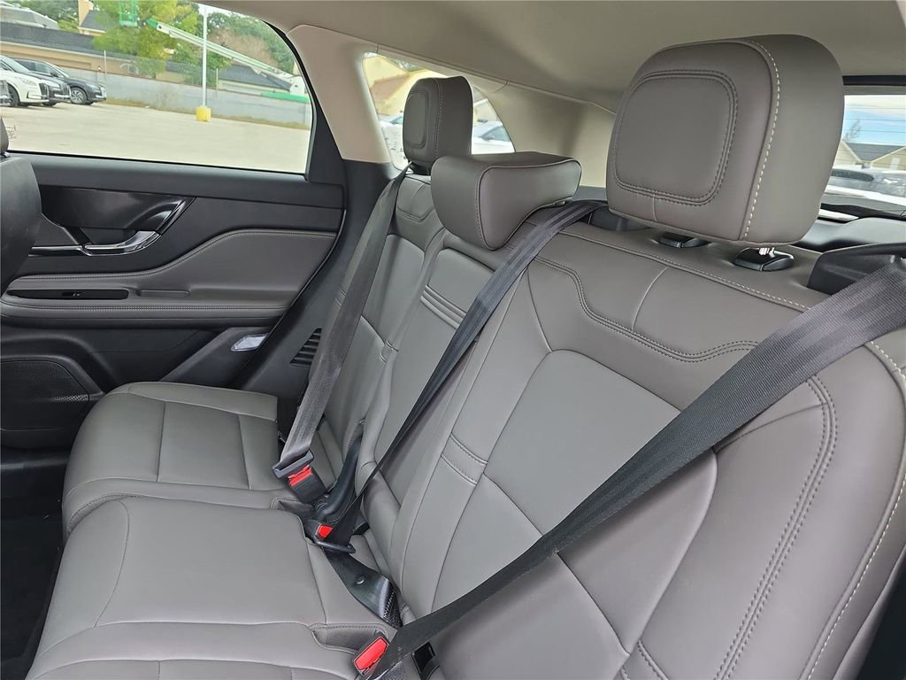 Used 2024 Lincoln Corsair FWD image 11