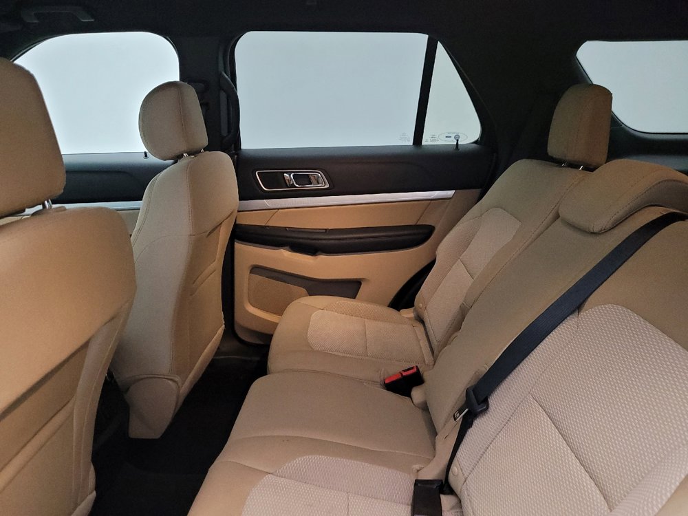 Used 2017 Ford Explorer XLT image 18