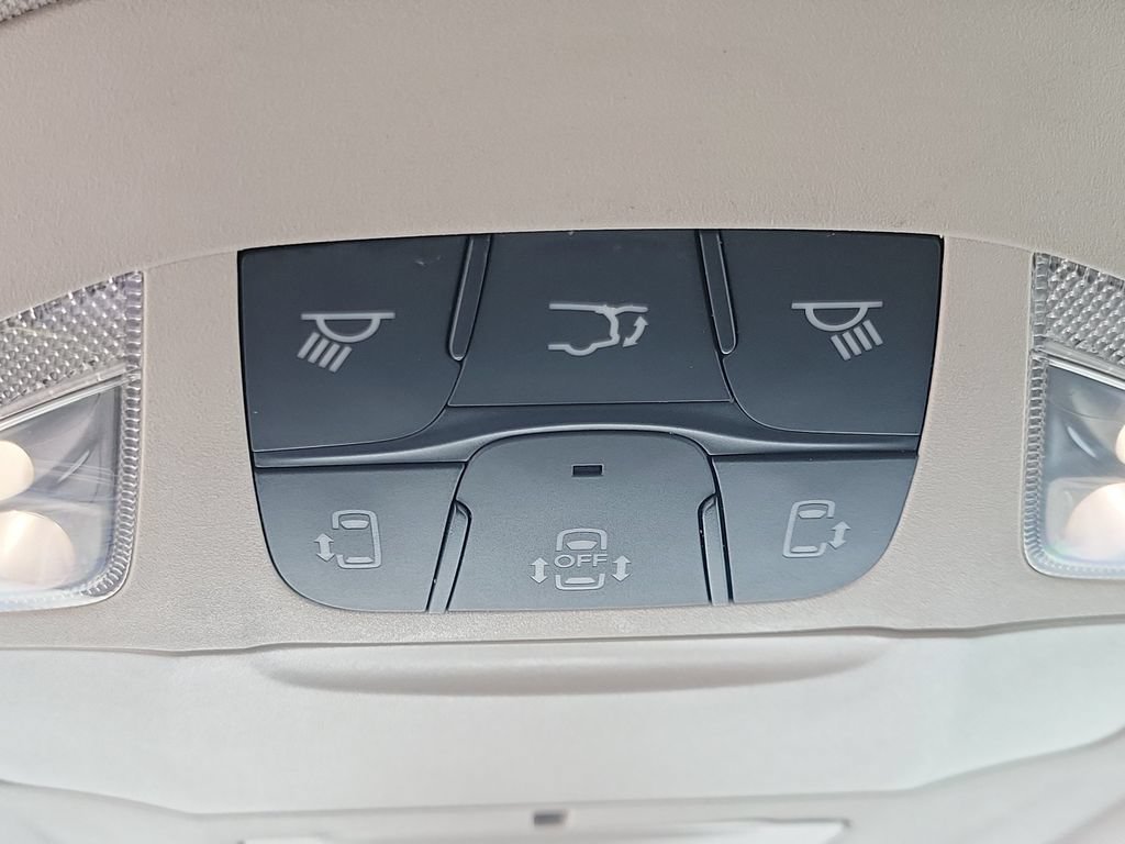 Used 2019 Chrysler Pacifica Touring-L FWD image 33