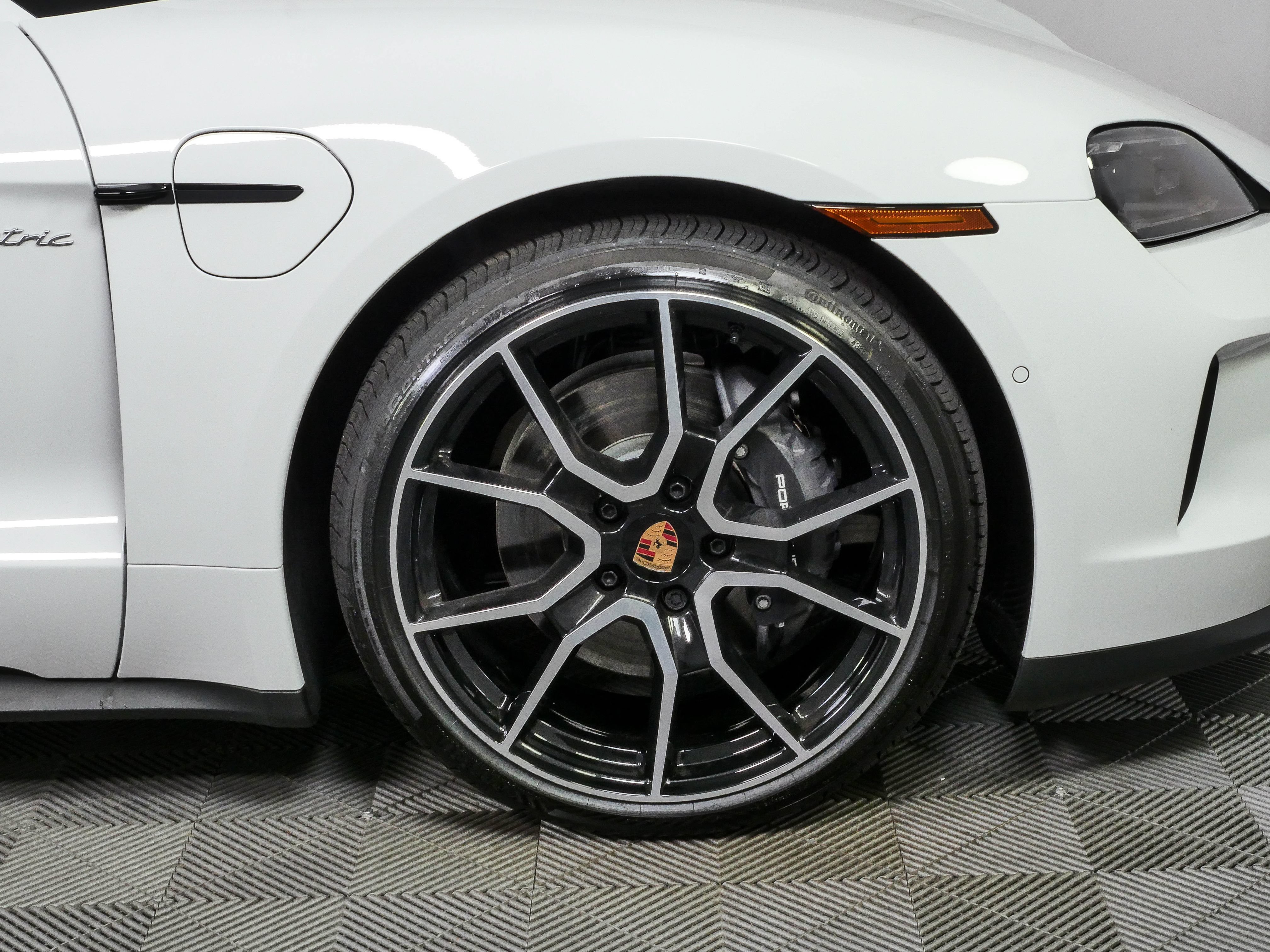 New 2026 Porsche Taycan AWD/4WD image 40
