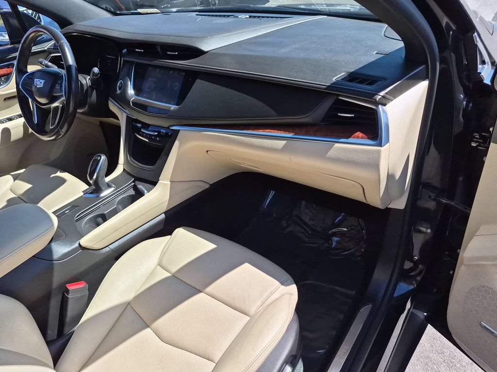 Used 2018 Cadillac XT5 Luxury w/ Driver Awareness Package FWD image 9