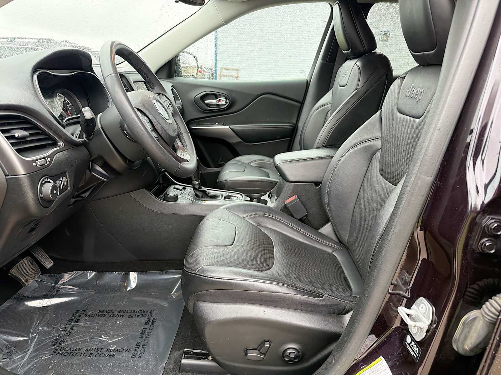 Used 2021 Jeep Cherokee Latitude Lux AWD/4WD image 2