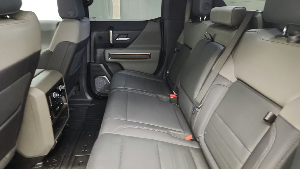 Used 2025 GMC Hummer EV 2X w/ LPO, Sport Package AWD/4WD image 20