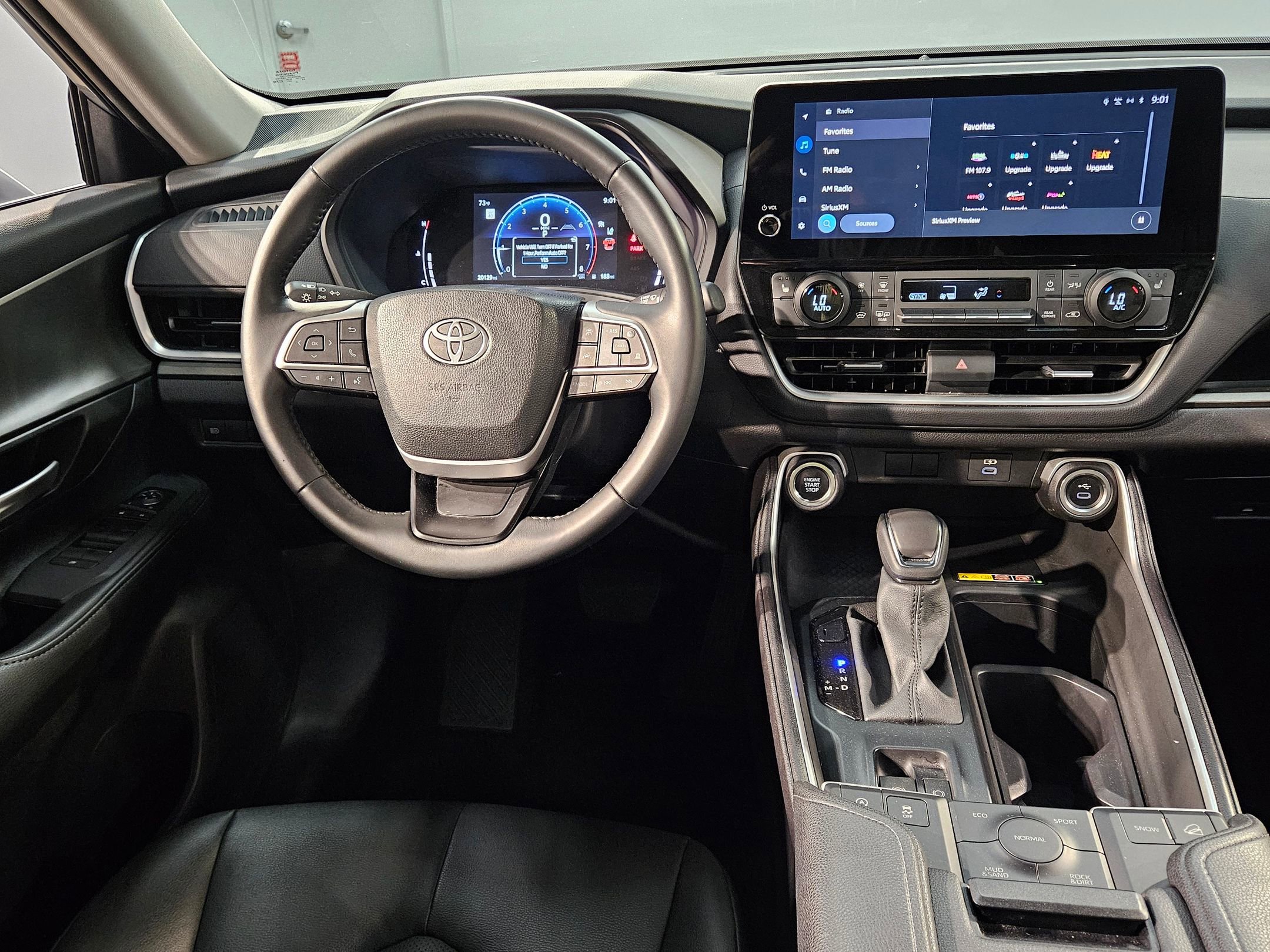 Used 2025 Toyota Grand Highlander AWD image 9