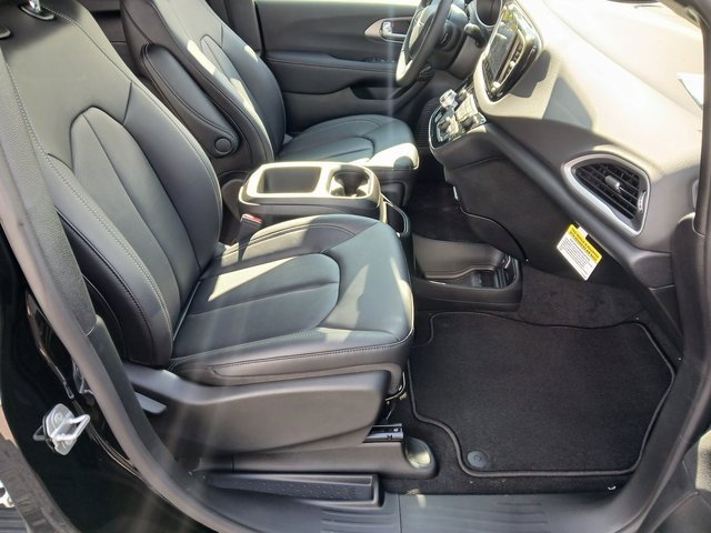 New 2026 Chrysler Voyager LX image 21