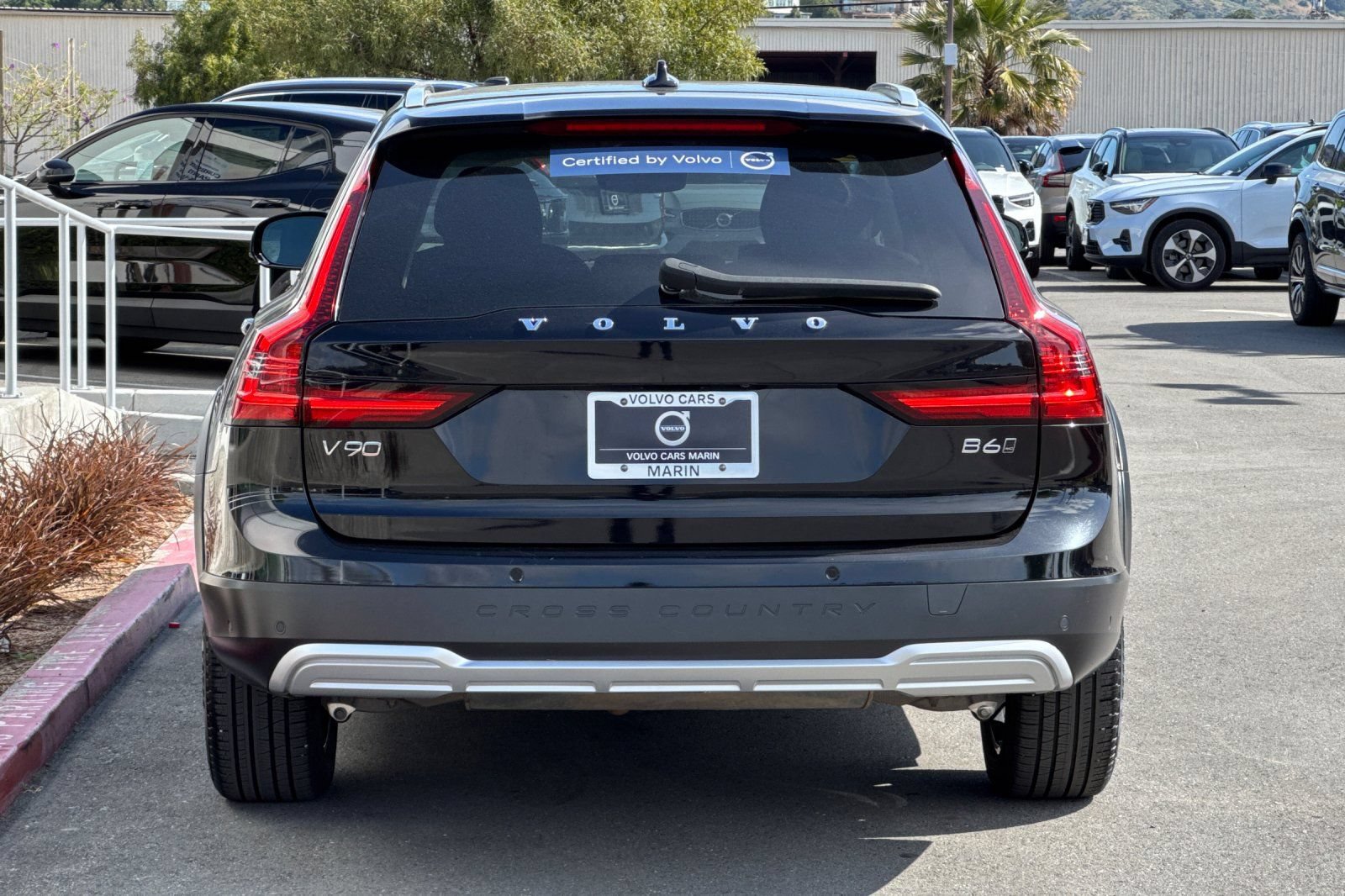Certified 2024 Volvo V90 B6 Cross Country Plus AWD/4WD image 8