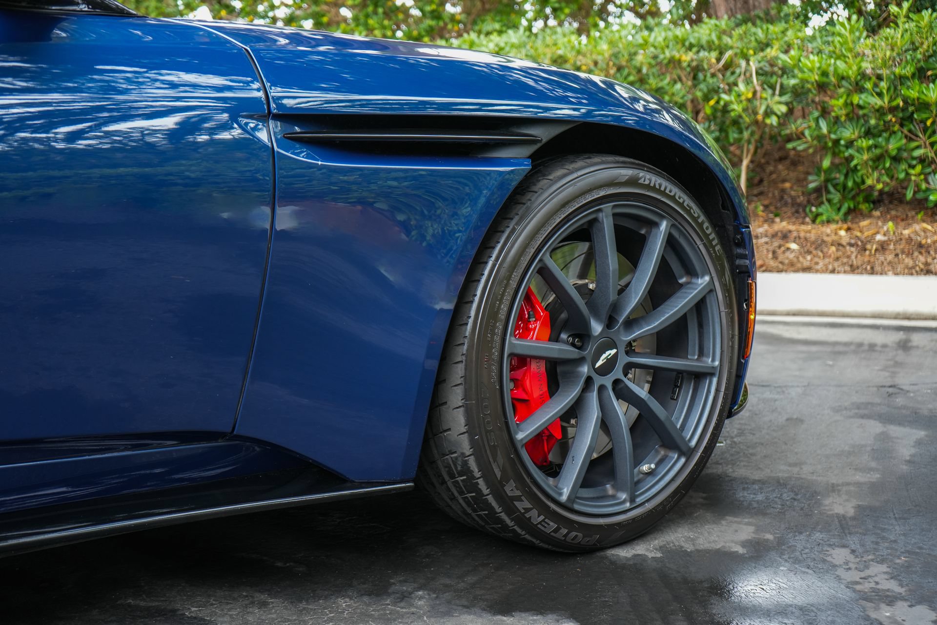 Used 2023 Aston Martin DB11 Volante RWD image 10
