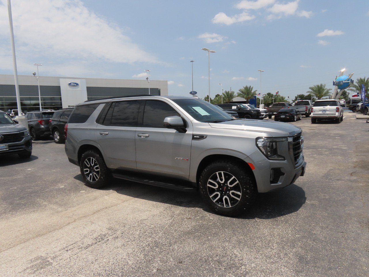 Used 2024 GMC Yukon AT4 w/ Technology Package AWD/4WD image 7