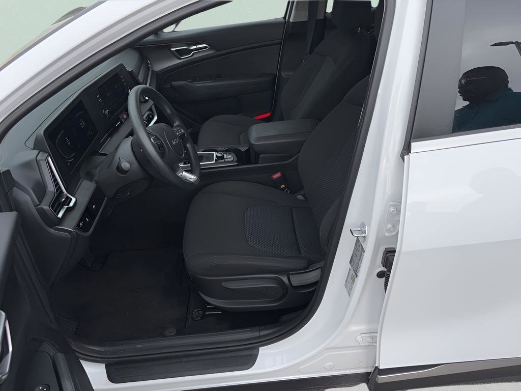 Used 2025 Kia Sportage LX FWD image 9