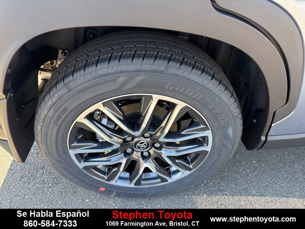 Used 2026 Toyota Corolla Cross XLE AWD/4WD image 9