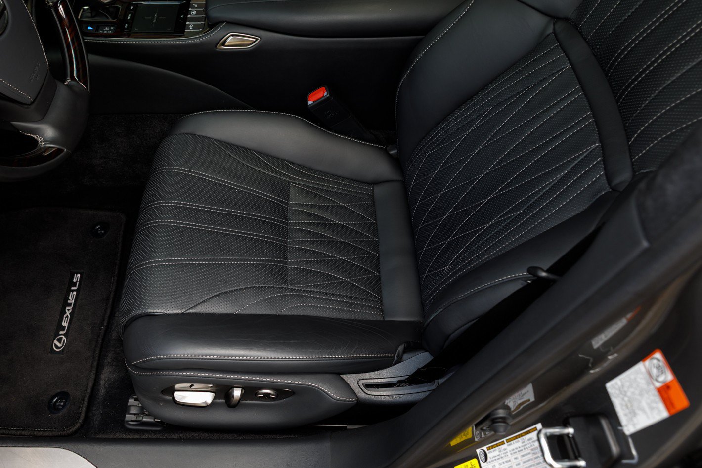 Used 2020 Lexus LS 500 w/ Interior Upgrade Package RWD image 44