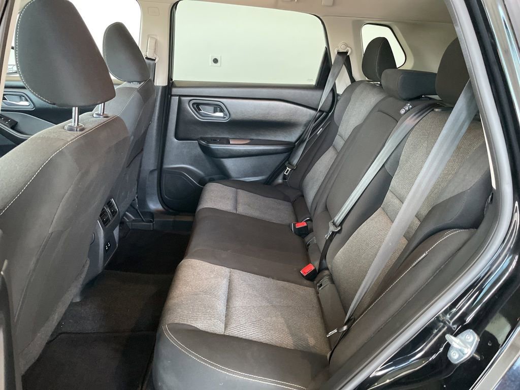 Used 2025 Nissan Rogue SV image 16