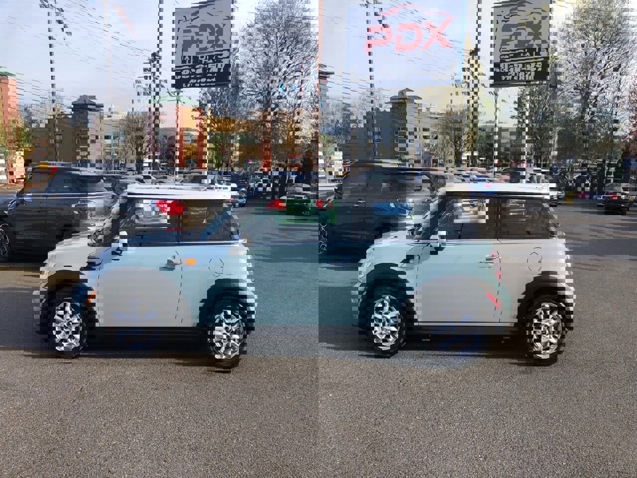 Used 2011 MINI Cooper Hardtop image 1