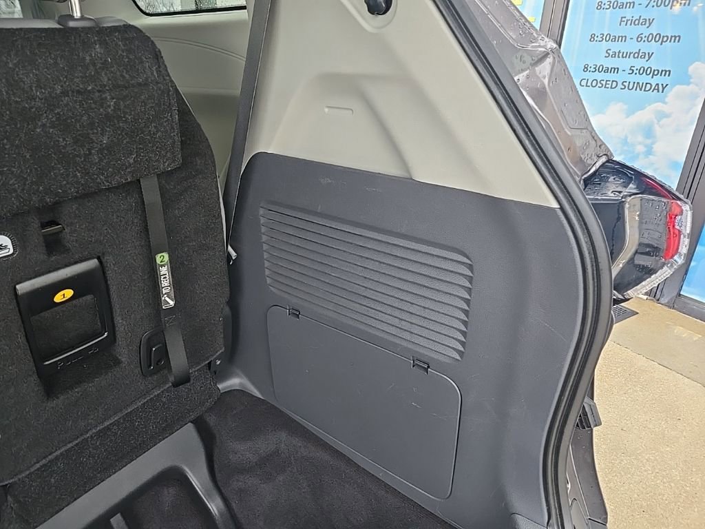 Used 2024 Toyota Sienna XLE image 95