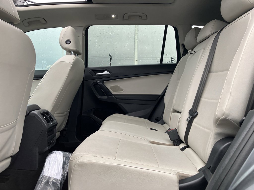 Used 2020 Volkswagen Tiguan SE w/ Panoramic Sunroof Package image 30