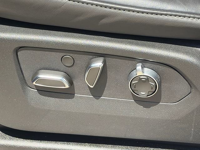 Used 2024 Cadillac Escalade Sport Platinum w/ LPO, ONYX Package image 18