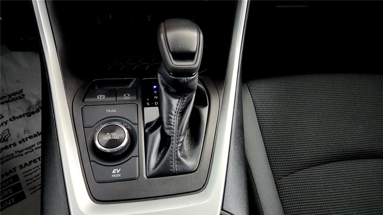 Used 2022 Toyota RAV4 LE image 28