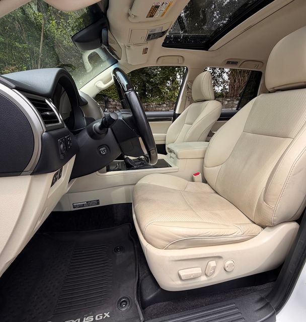 Used 2021 Lexus GX 460 Luxury w/ Sport Design Package AWD/4WD image 14