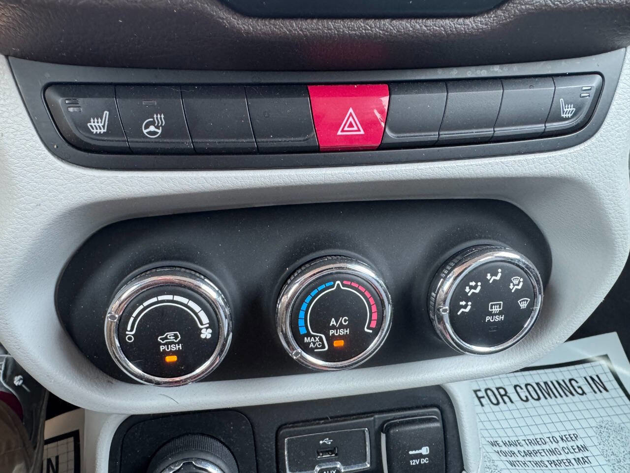 Used 2016 Jeep Renegade Latitude image 15