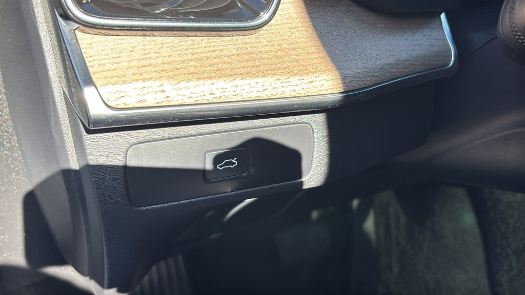 Certified 2026 Volvo XC90 B6 Plus AWD/4WD image 15