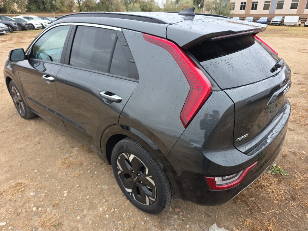 Certified 2025 Kia Niro Wave w/ Wave Preserve Package FWD image 3