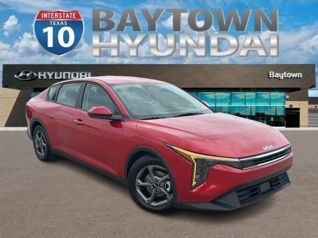 Used 2025 Kia K4 LXS FWD image 1