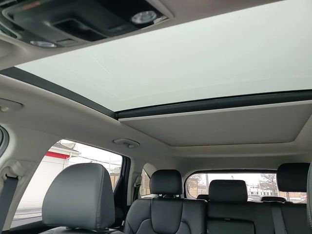 Used 2025 Kia Sorento S w/ Panoramic Sunroof Package image 9