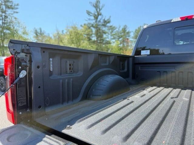 New 2026 Ford F250 Platinum w/ FX4 Off-Road Package AWD/4WD image 7